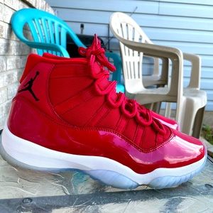 Jordan 11 mens size 9.5 authentic like new. No box